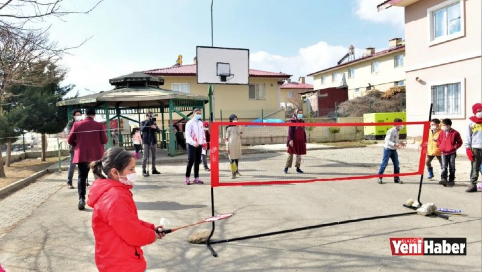 Köy Okulu Öğrencileri Badminton İle Tanıştı