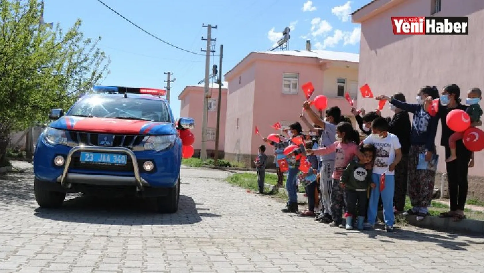 Mehmetçik'ten Köy Çocuklarına Bayram Sürprizi