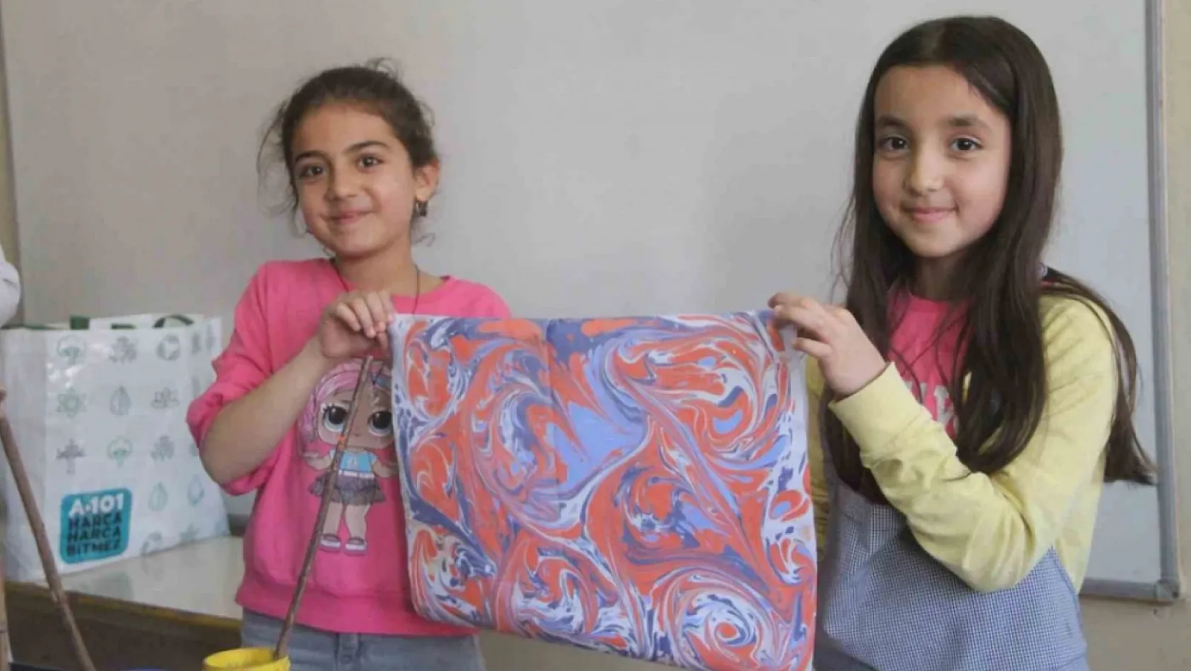 Öğrencilerden Ebru Sanatına İlgi