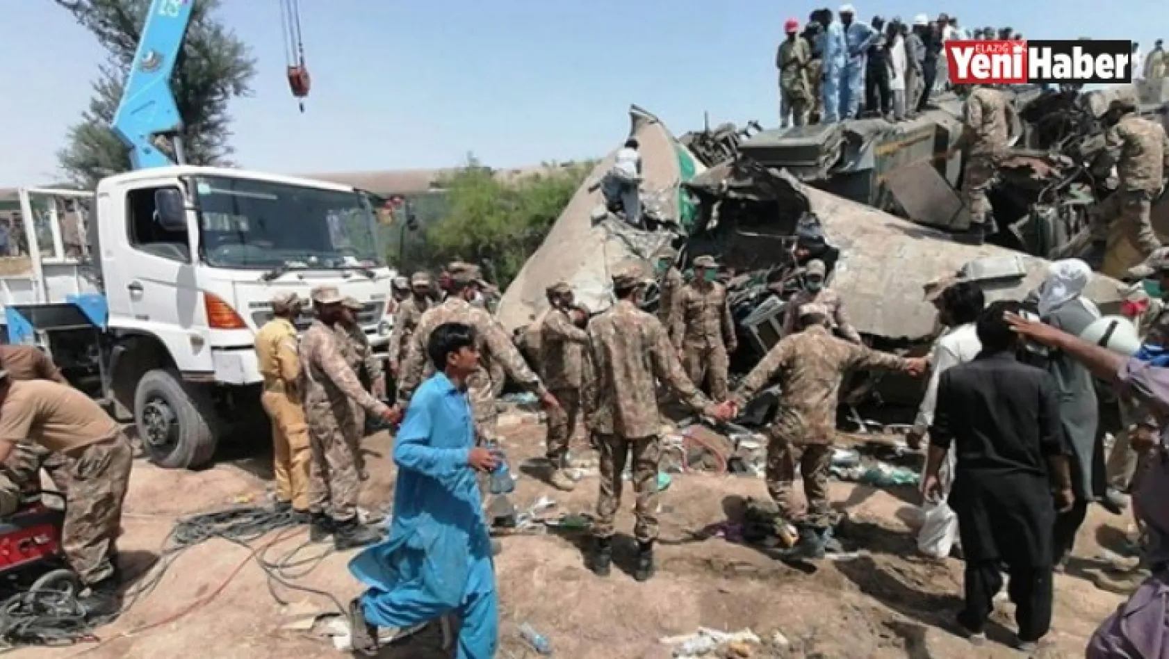 Pakistan'da Korkunç Tren Kazası!