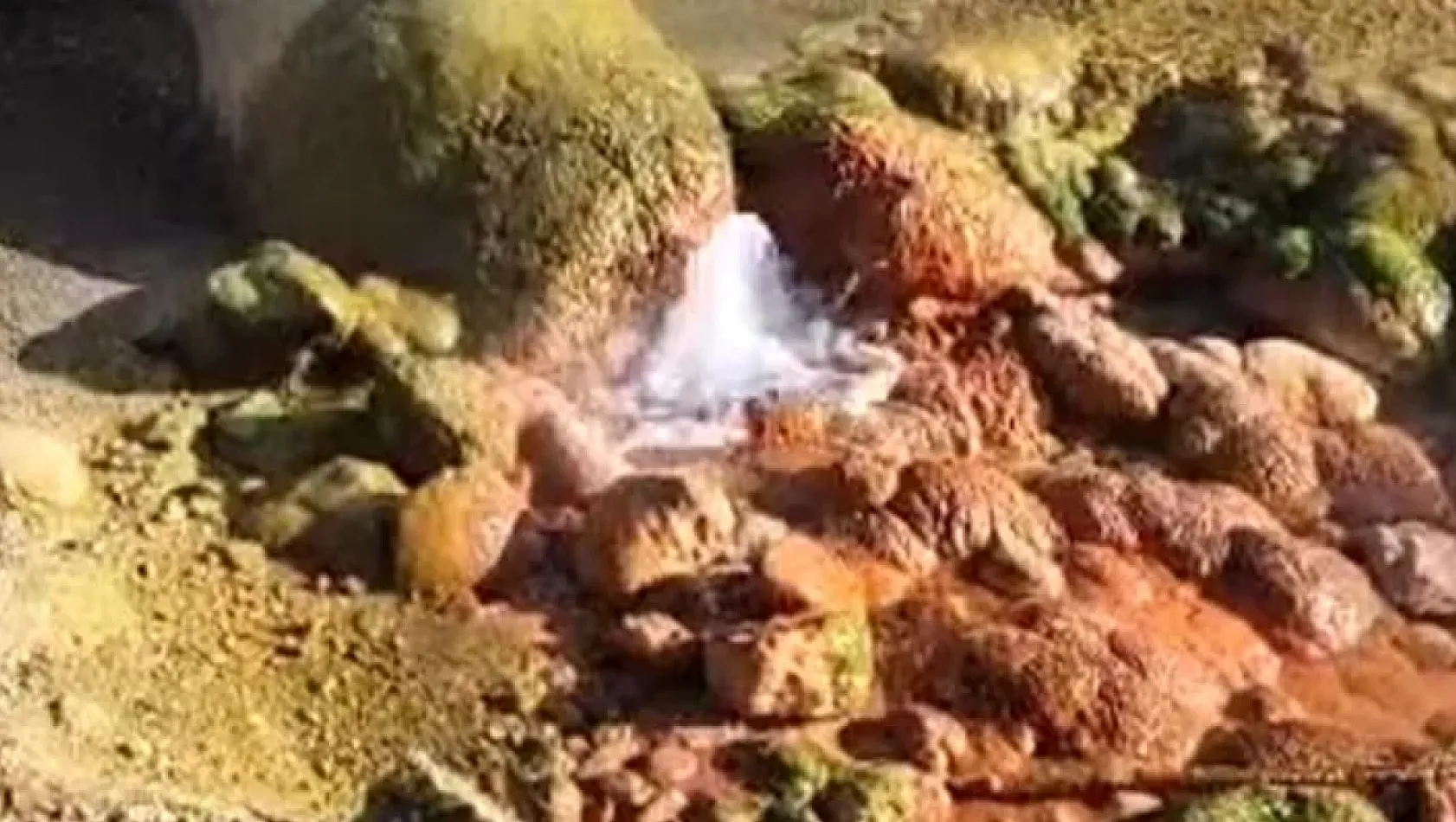Elazığ'da Jeotermal Su Çıktı