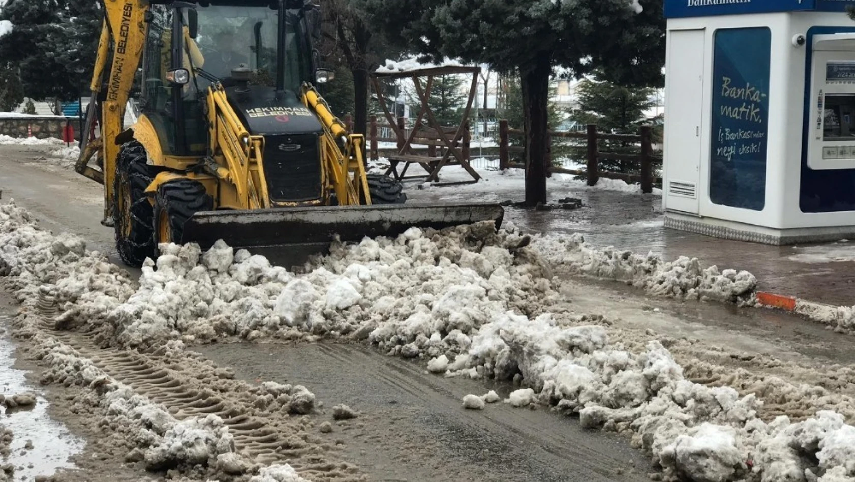Hekimhan'da kar temizliği devam ediyor 