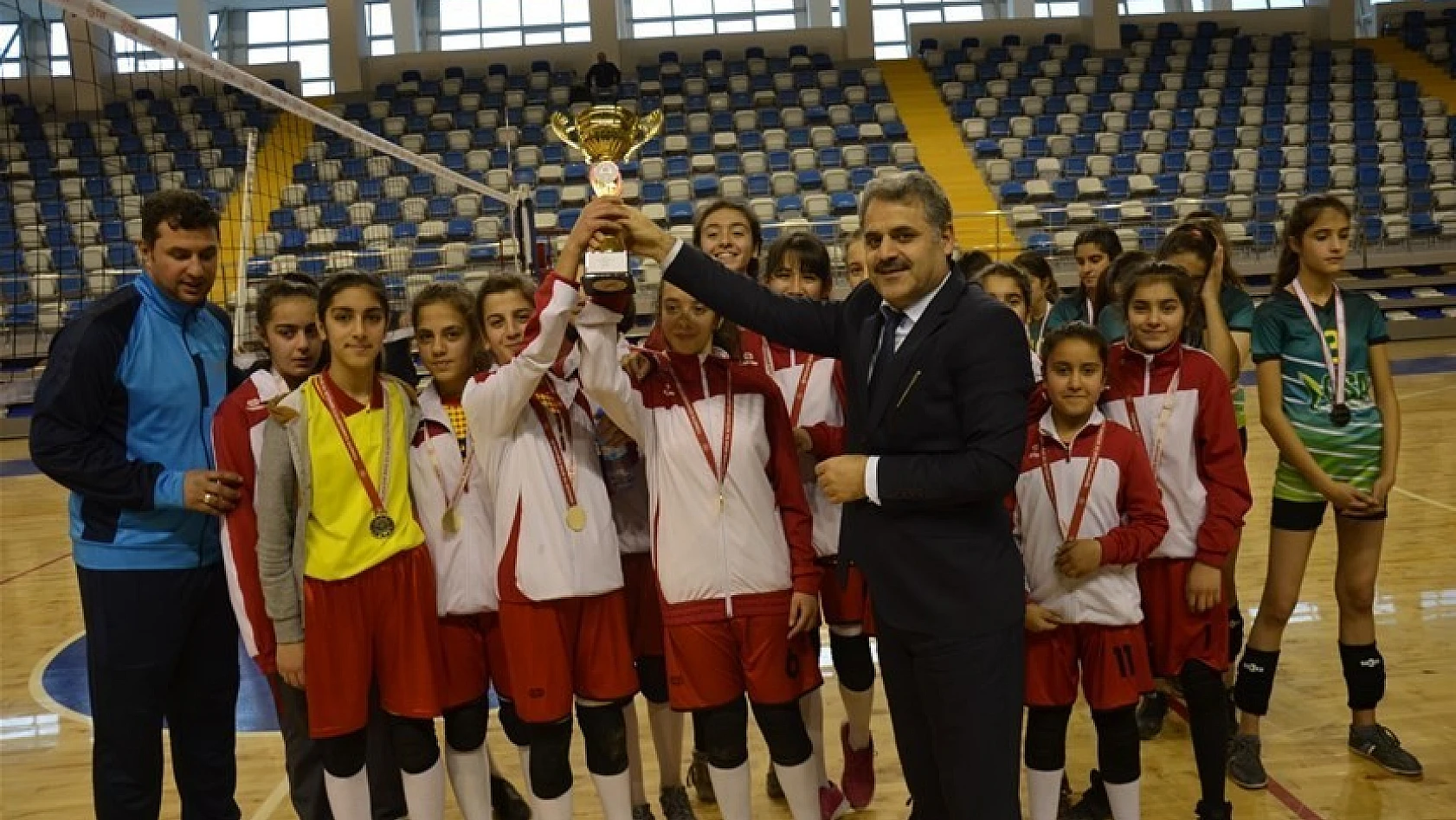 Okullar Arası Yıldızlar Voleybol Müsabakaları sona erdi 