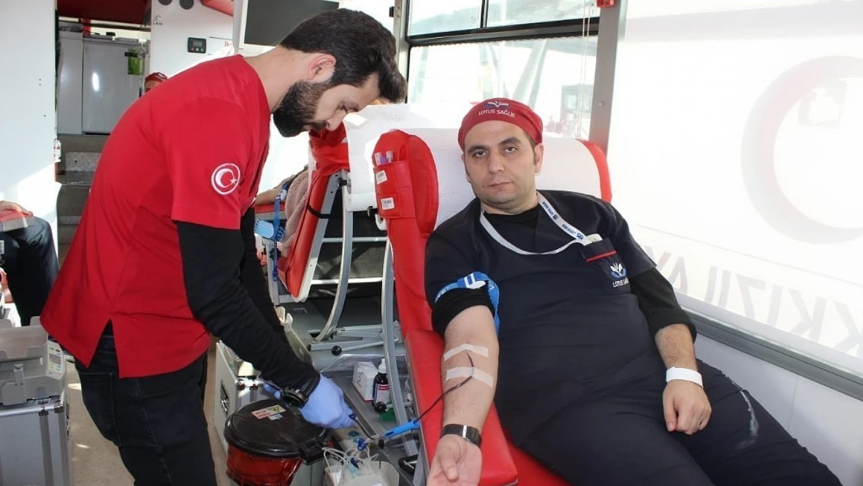 Kan bağışına sağlıkçılardan destek