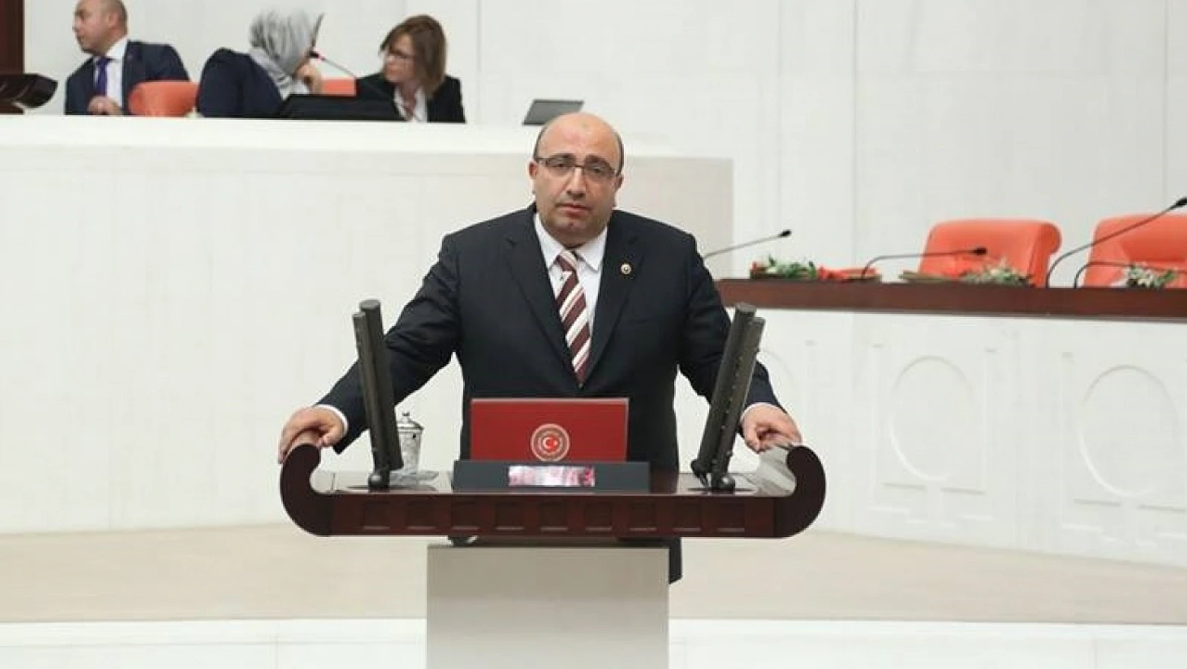 'Bu Ülkede Kahramanlar Bitmez'