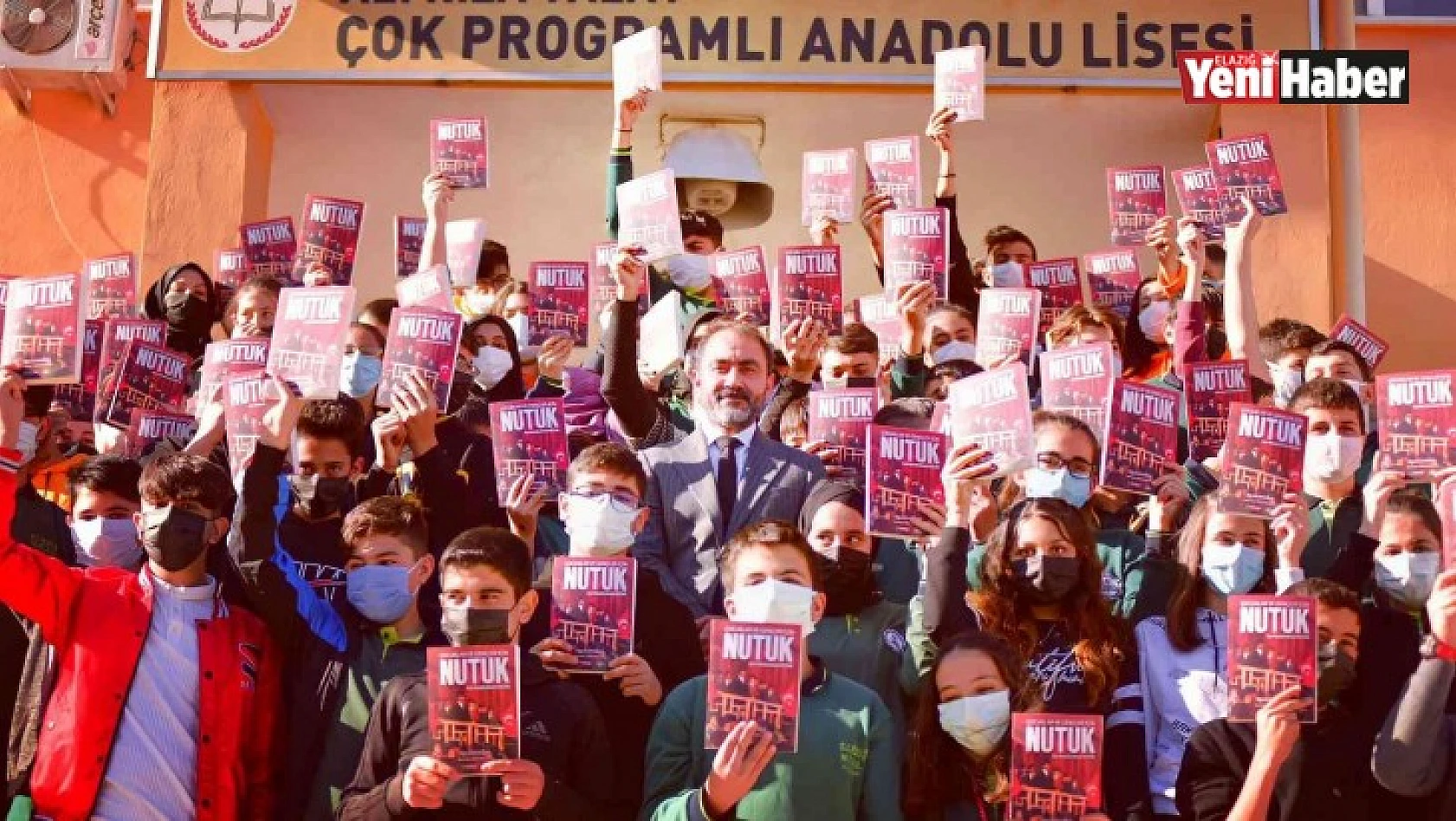 CHP'li Başkandan Öğrencilere 'Nutuk' Hediyesi