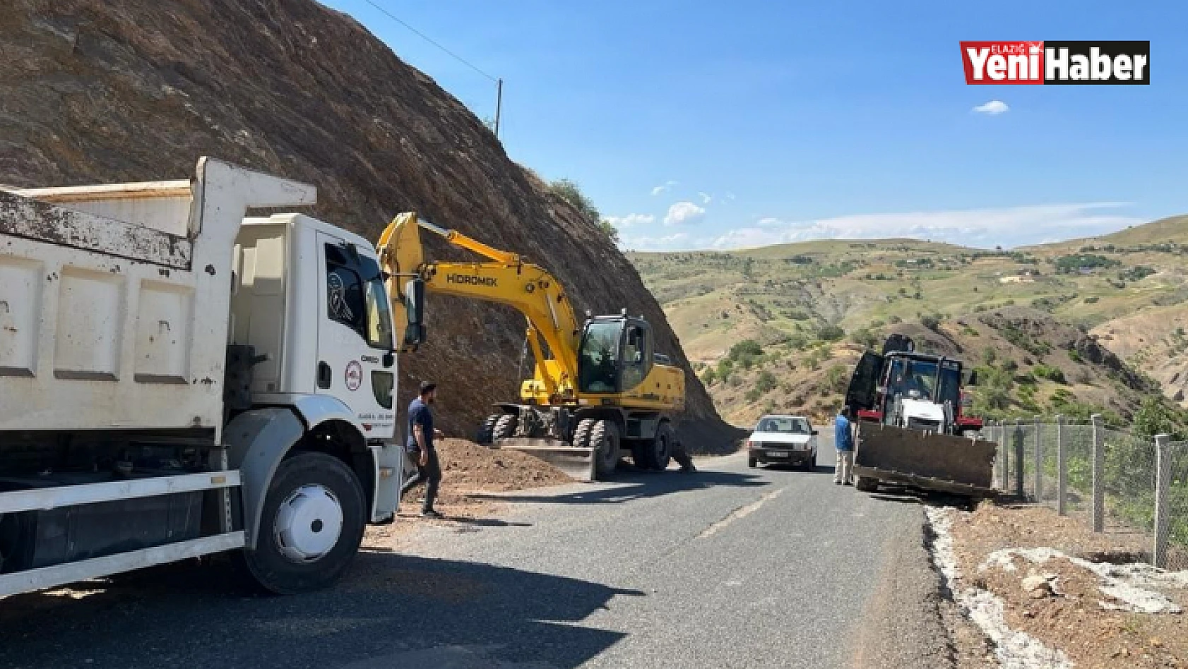 Elazığ'da  yol bakım ve onarım çalışmaları sürüyor