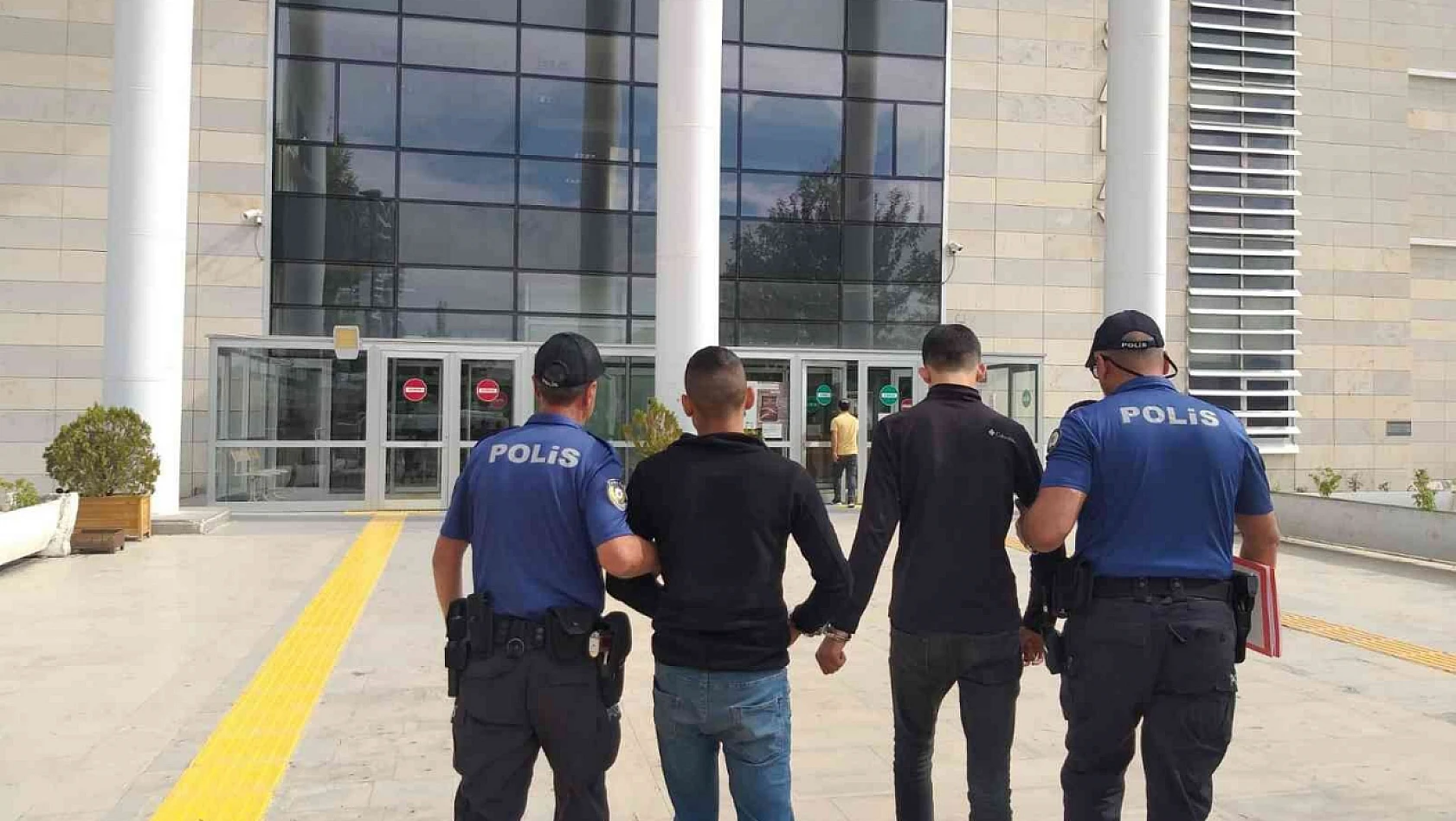 Elazığ'da 38 adet suç kaydı bulunan 2 şüpheli tutuklandı