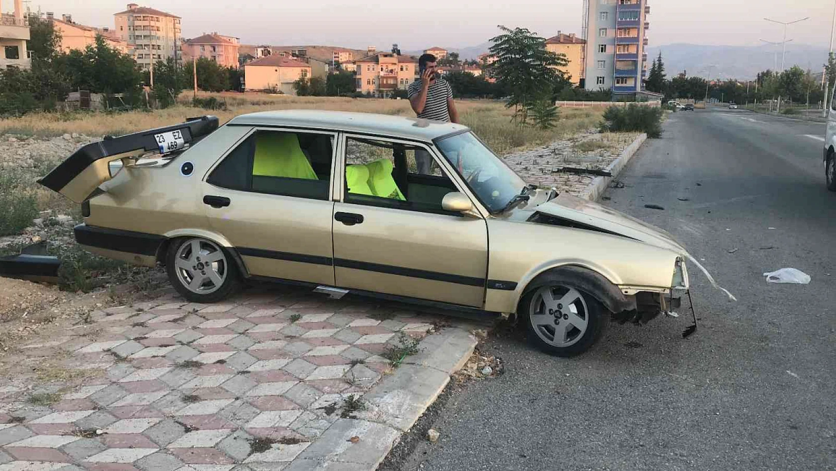 Elazığ'da ehliyetsiz sürücü kaza yaptı: 3 yaralı