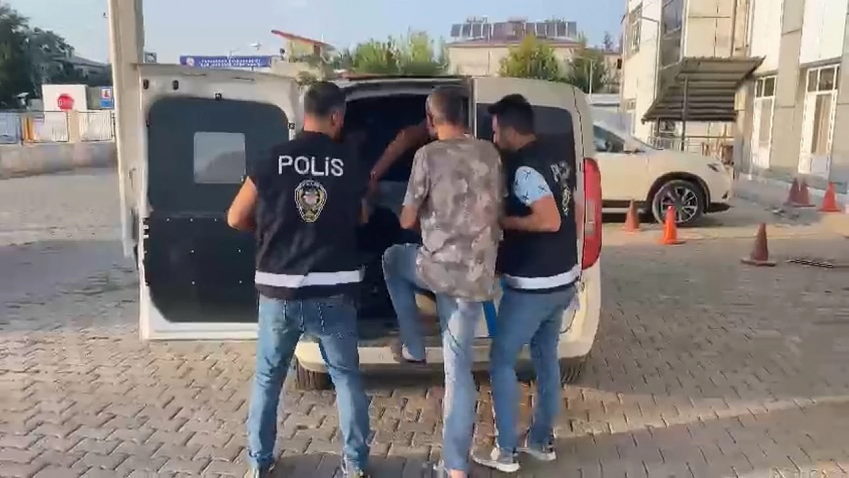 Parti Binasını Soyan Hırsızlar Tutuklandı