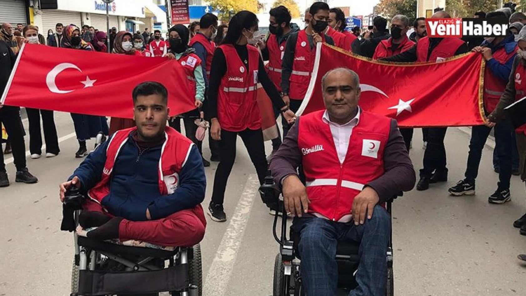 Elazığ'da Kızılay Haftası yürüyüşü