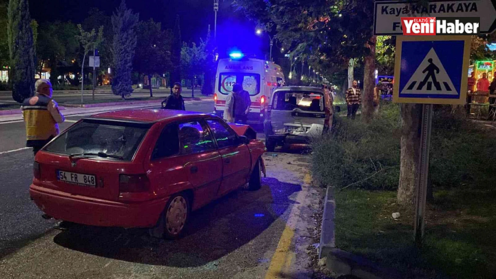 Elazığ'da otomobil park halindeki ticari araca çarptı: 1 yaralı