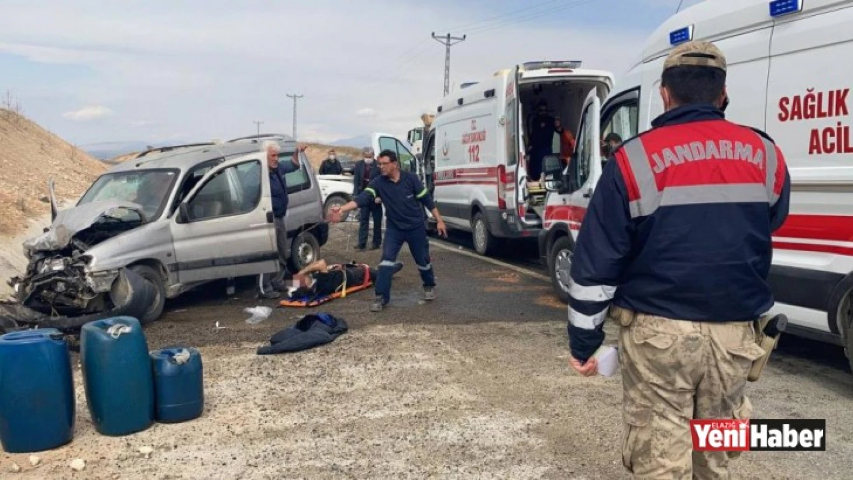 Elazığ'da Trafik Kazası: 4'ü Çocuk 8 Yaralı
