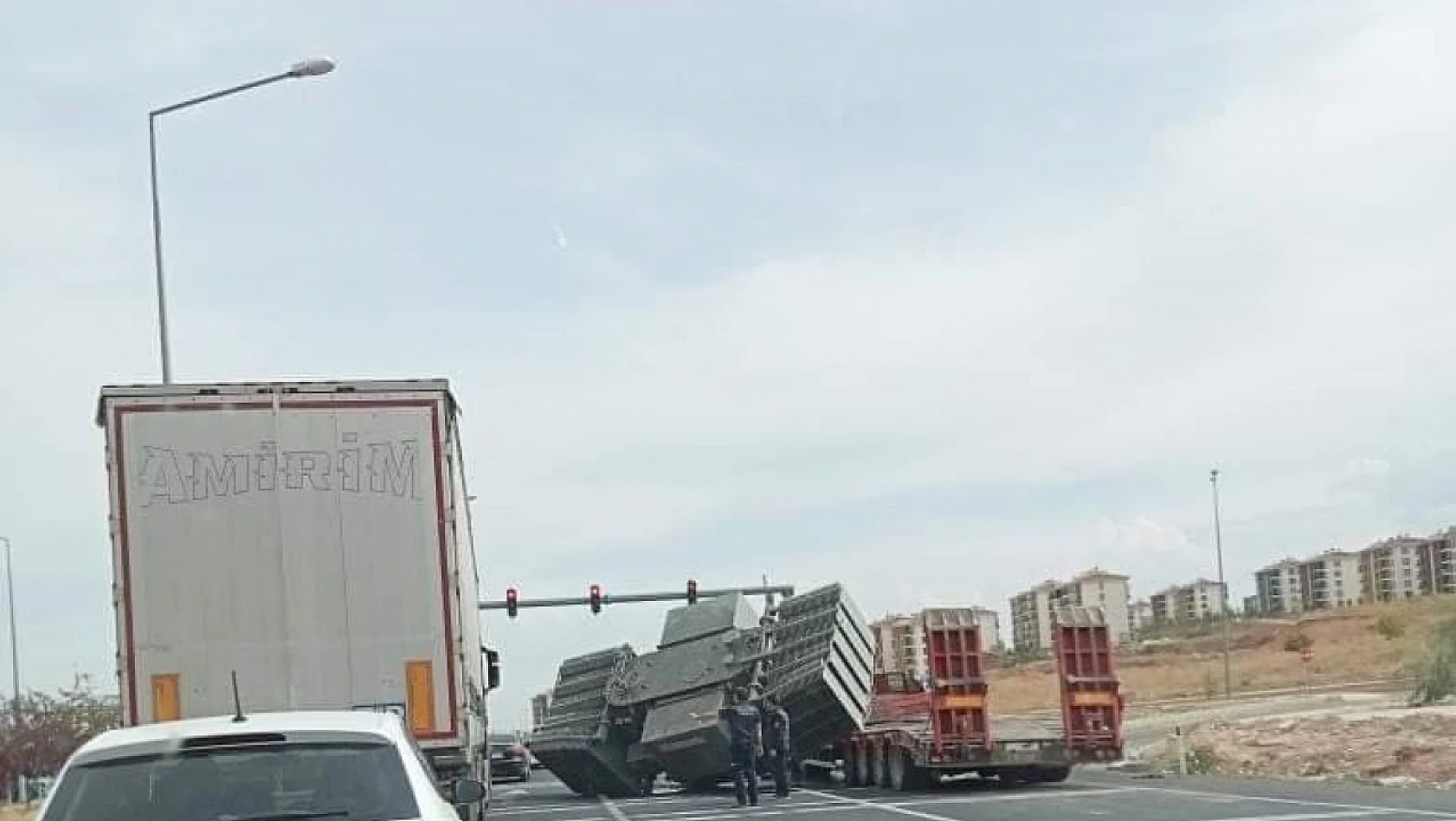 Trafo Yüklü Tır Yan Yattı