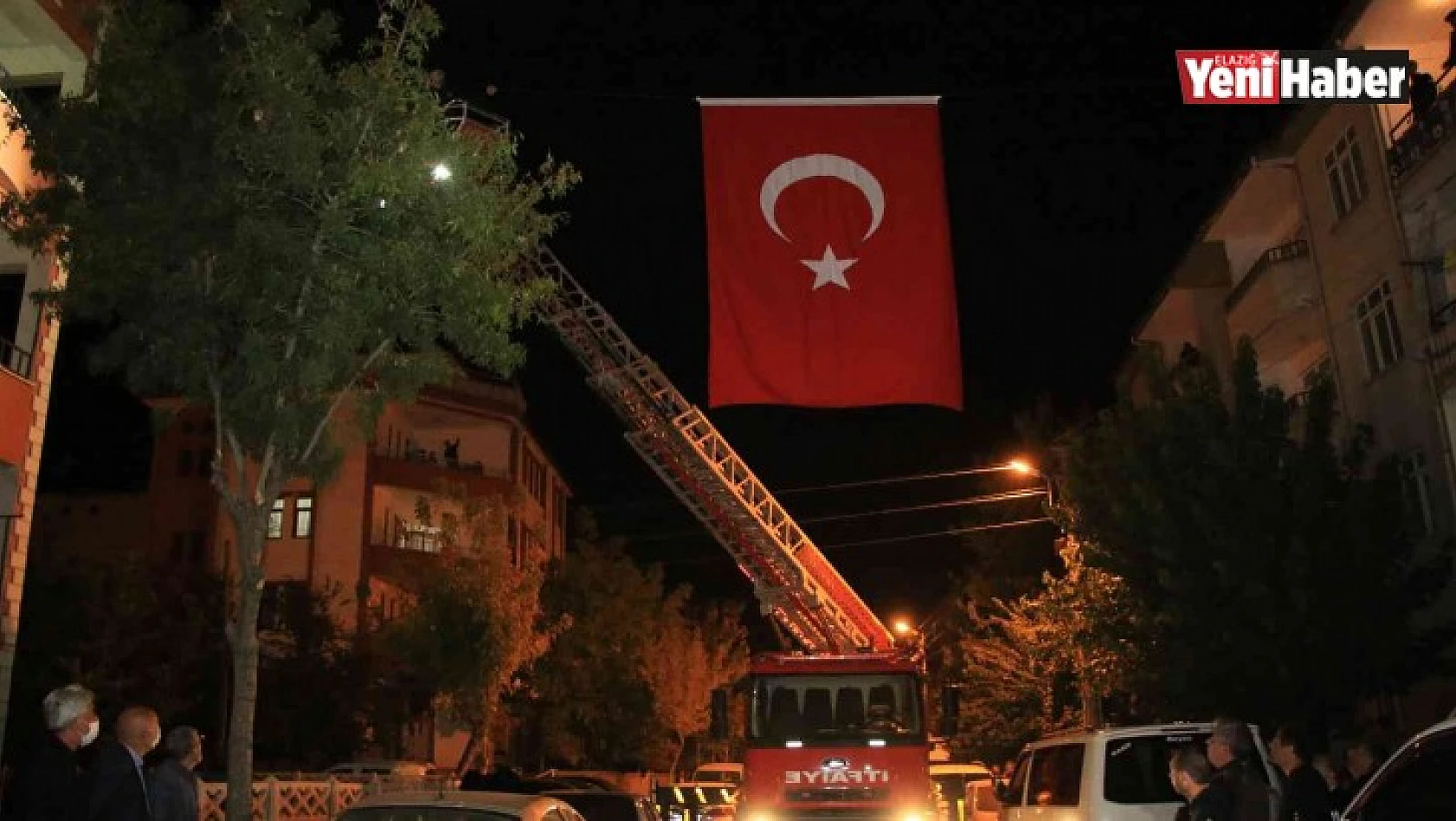 Elazığlı şehidin baba ocağına Türk bayrağı asıldı