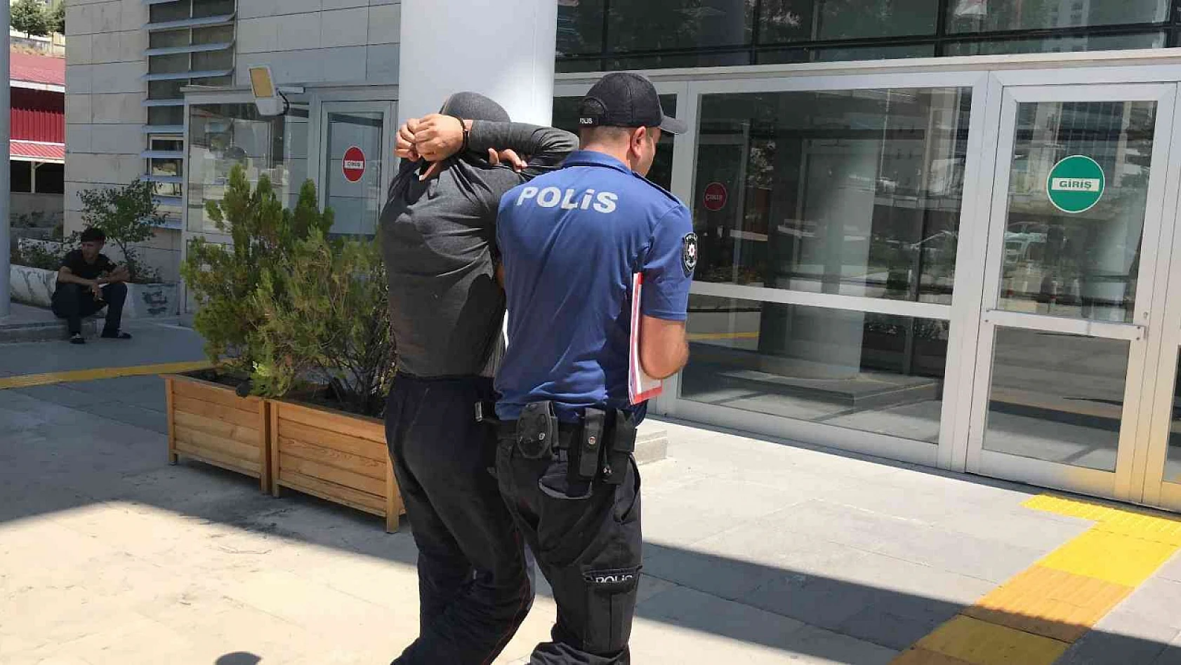 Elazığ'da Hırsızlık Yapan Şüpheliler Tutuklandı