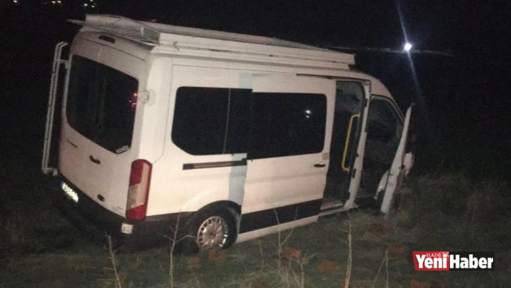 Minibüs İle Otomobil Çarpıştı 6 Yaralı