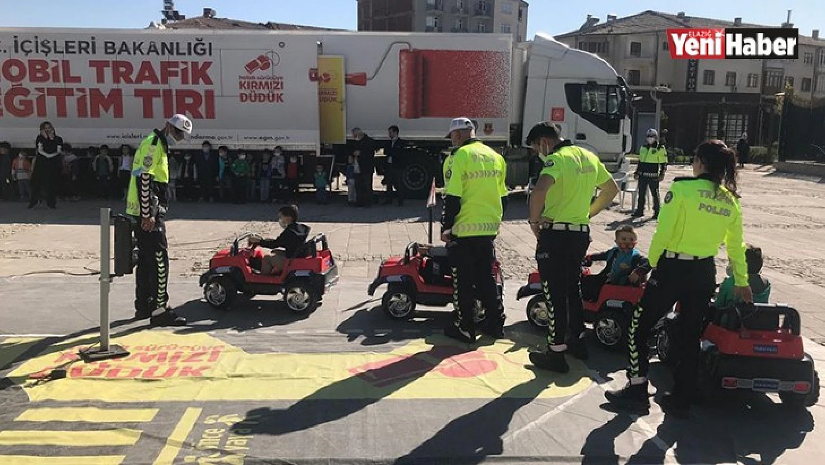 Mobil Eğitim Tırı Öğrencilerle Buluşmaya Devam Ediyor