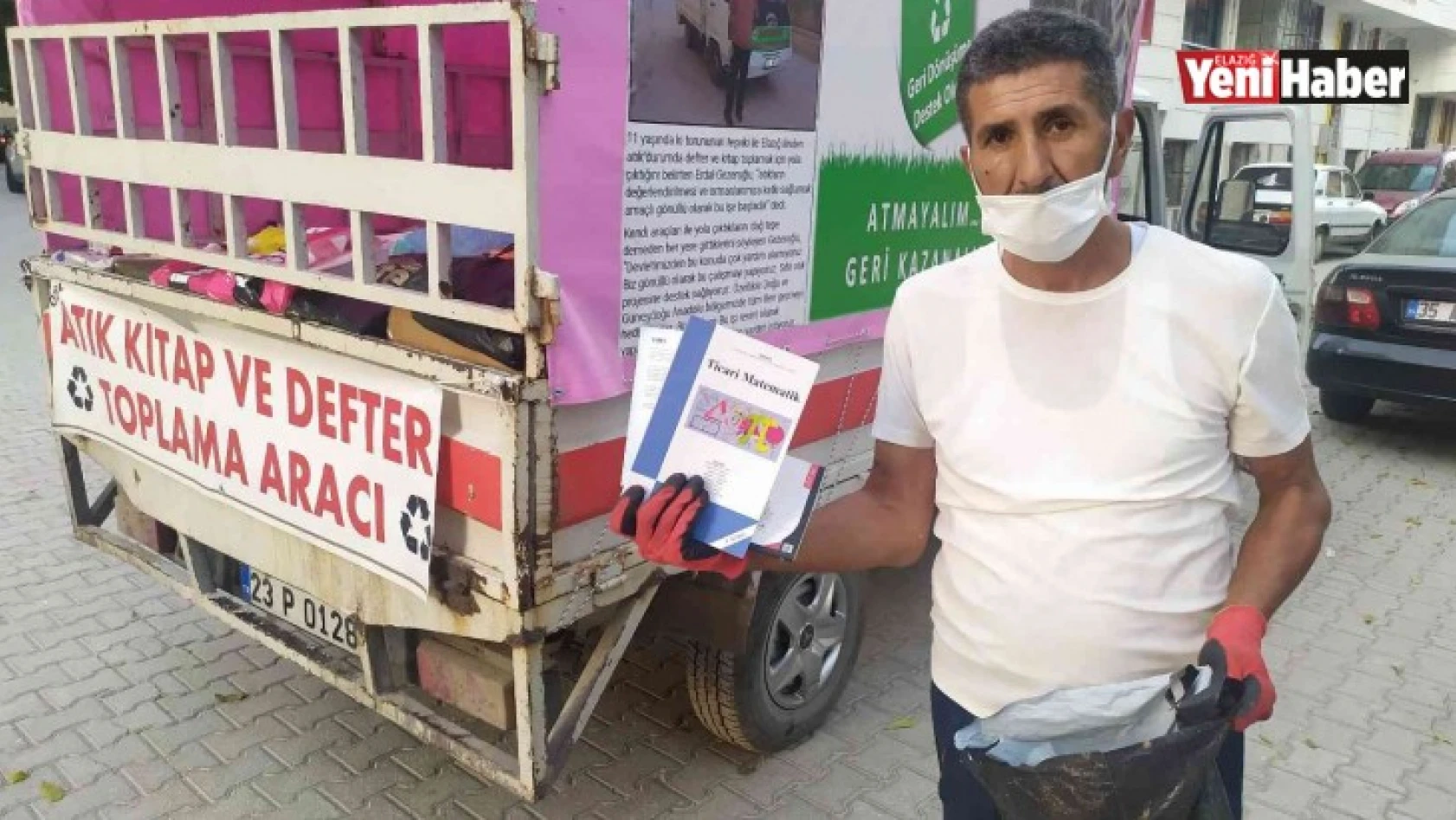 Sokak Sokak Gezerek Defter ve Kitap Topluyor