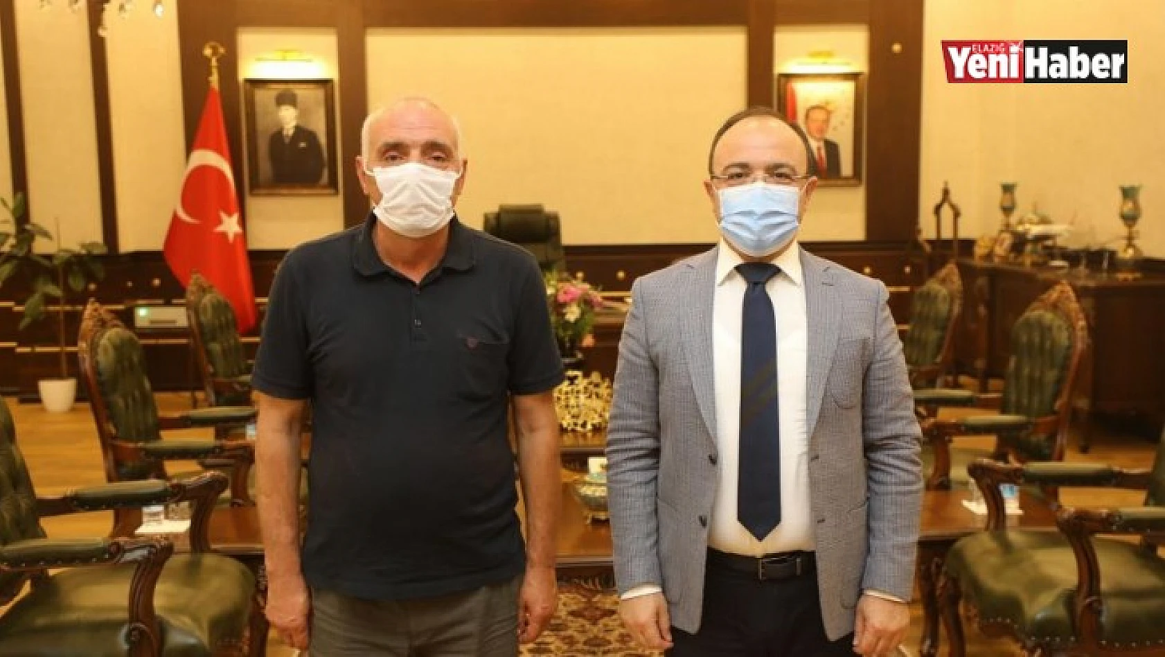Vali İstedi, Muhtar Sigarayı Bırakmak İçin Söz Verdi